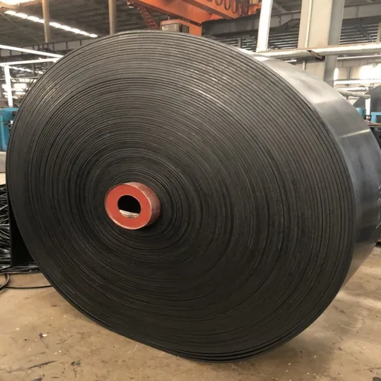 Banda transportadora de poliéster adecuada para distancias medias y largas para gránulos en polvo como carbón, coque, arena y cemento a granel o envasados.